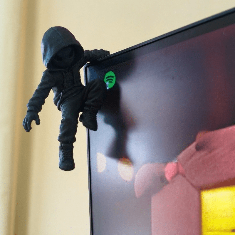 Climb Hoodie Alien Mini Statue – обзор и цена Desk Setup Retro